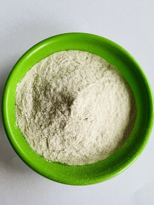 Le Chitosan industriel de catégorie saupoudrent le flocon jaune-clair de la poudre 0.3g/Ml de 90%